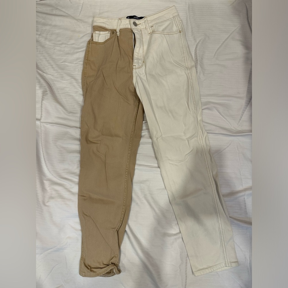 Hollister Two-Tone Ultra High-Rise Mom Jean Vintage Stretch Beige and White Jean